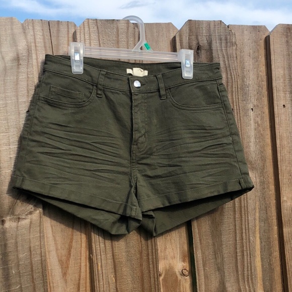 Retro Olive Green H&M Shorts - Picture 2 of 3